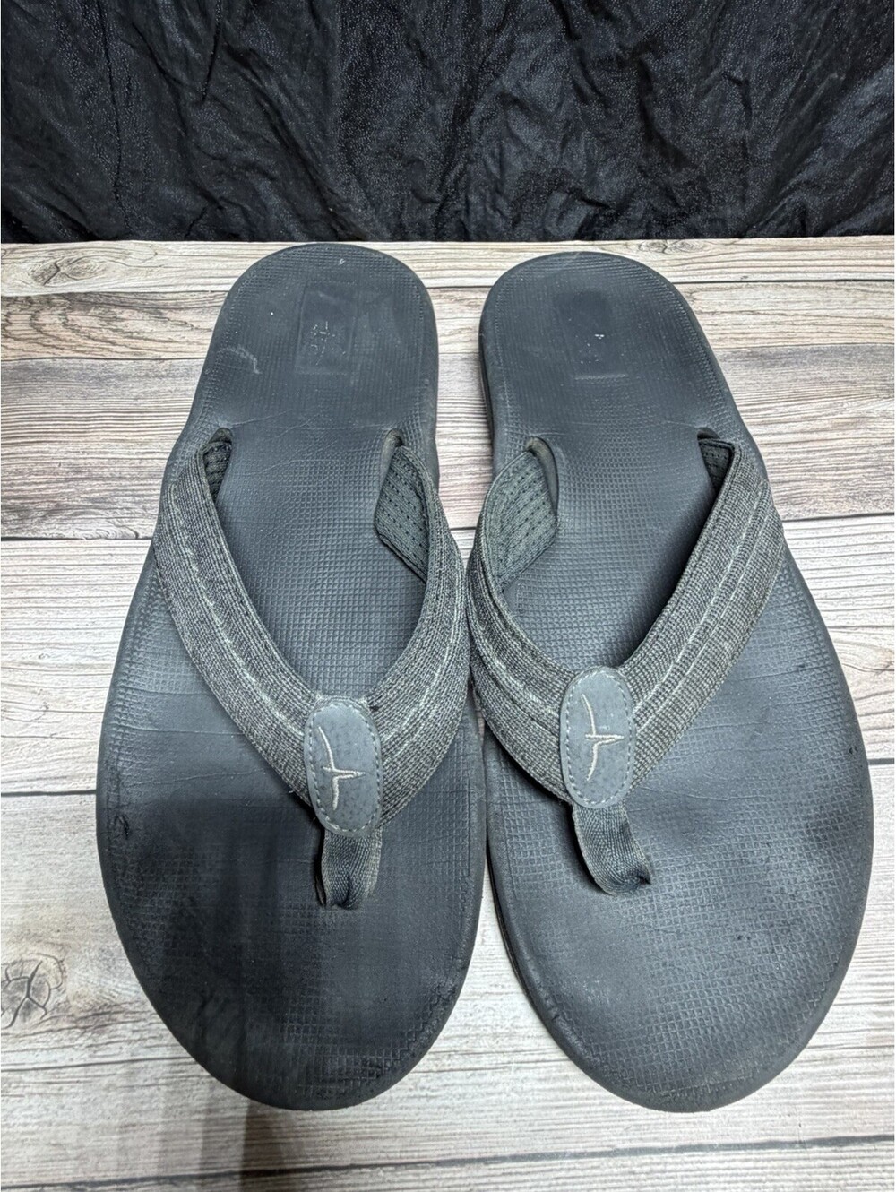 Blue Fin Men’s Black Flip Flop Sandals Size 10